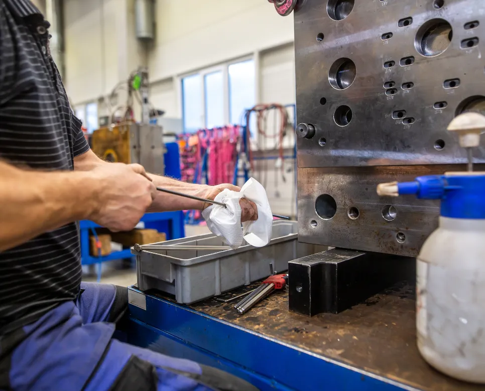 사출 뜻, 타설 뜻, 미장 뜻, 타공 뜻: 궁금증 싹 해결!